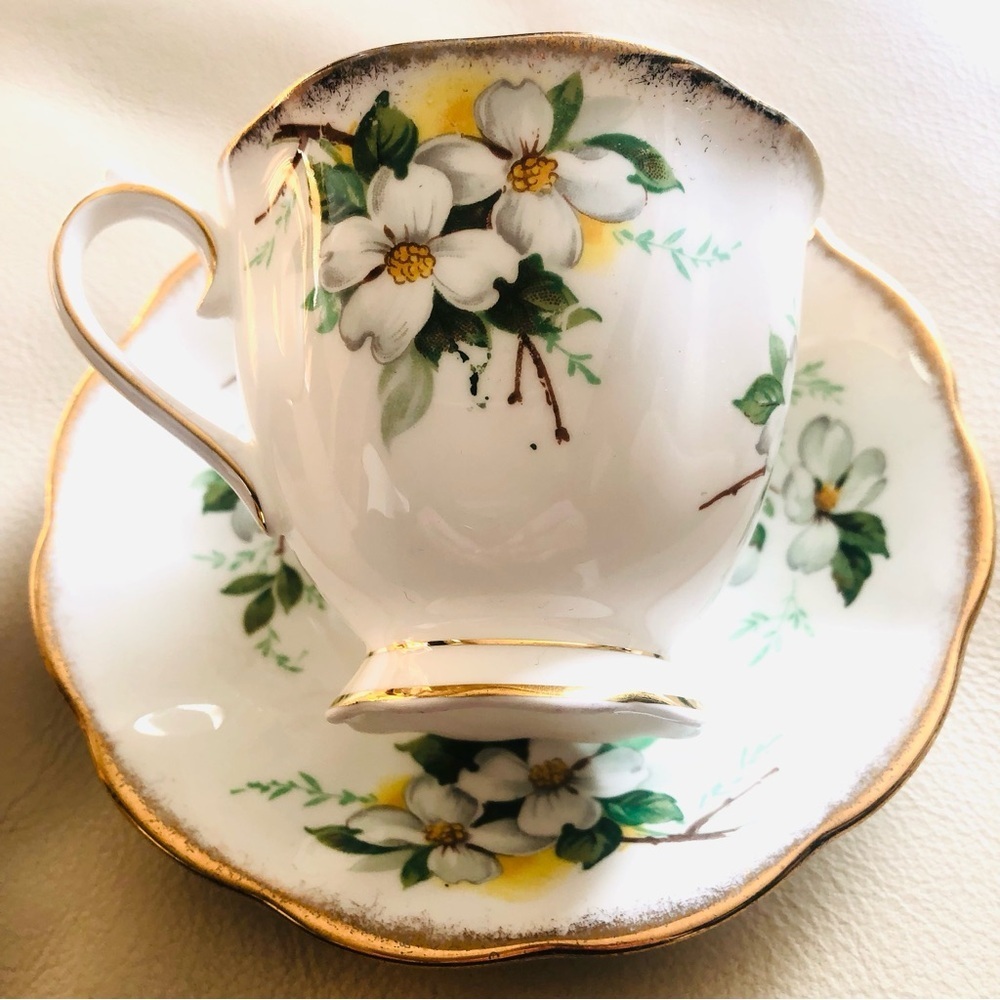 Royal Albert White Dogwood Vintage Tea Cup And Saucer Set Made in England - Picture 9 of 13